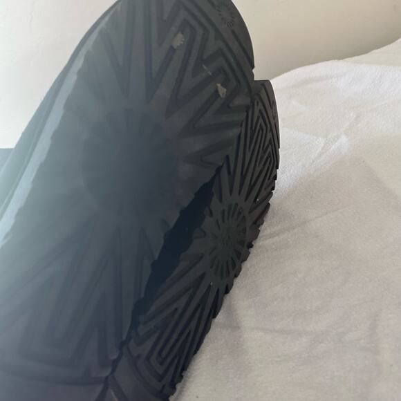 UGG Classic Short Black Boots with Bows Ribbons Sheepskin Lined Boots Womens 12 - Picture 2 of 8